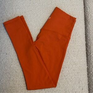 TnaBUTTER™ Cheeky Hi-Rise Legging
High-waisted cheeky leggings